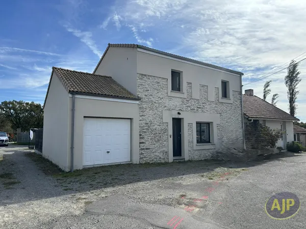 Maison 3 chambres et un bureau, GARAGE 