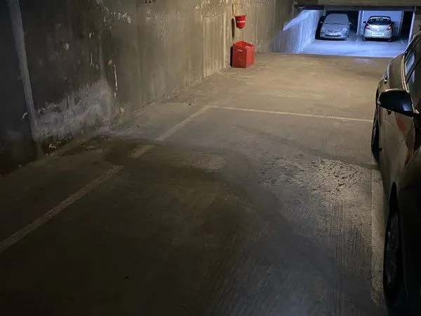 Place de parking sécurisée - couverte - à 1 min de la gare RER/SNCF de Massy 