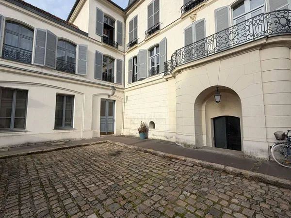 Boutique 6 pièces 100 m² 