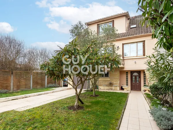 Maison familiale à vendre de 8 pièces de 185 m² 