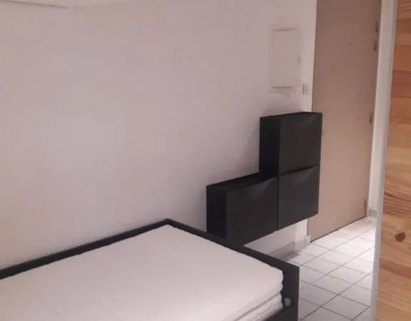 Studio 1 pièce 17 m² 