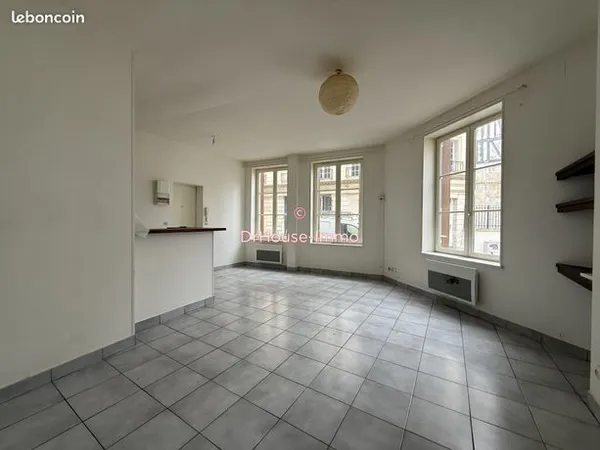 Studio 1 pièce 33 m² 