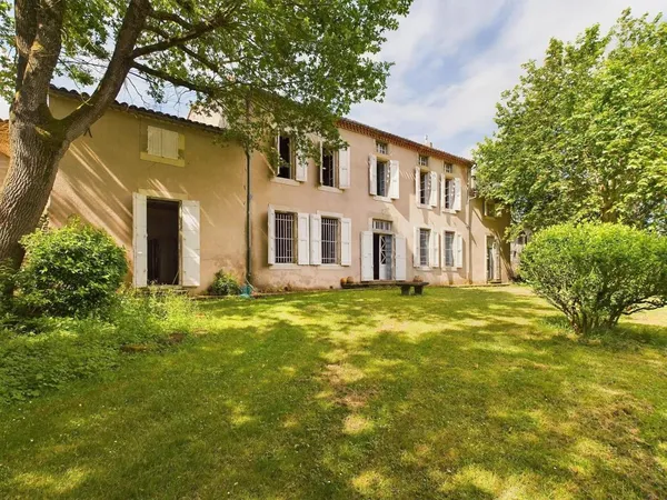 Maison bourgeoise de 18ème siècle avec plus d'une hectare de parc 