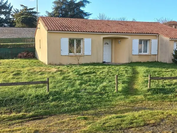 Maison à louer à Longèves 85200 