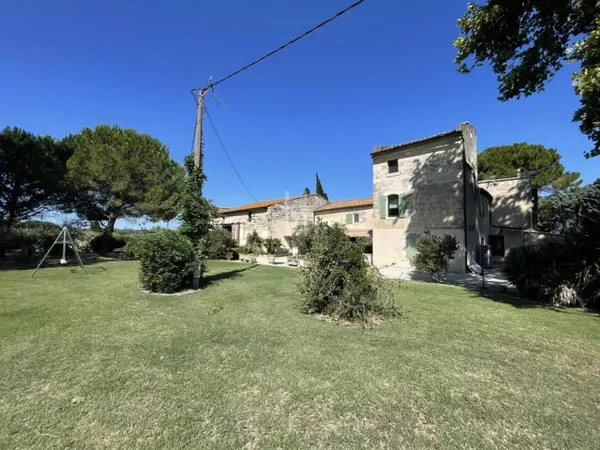 Mas de caractère en campagne Arlésienne 