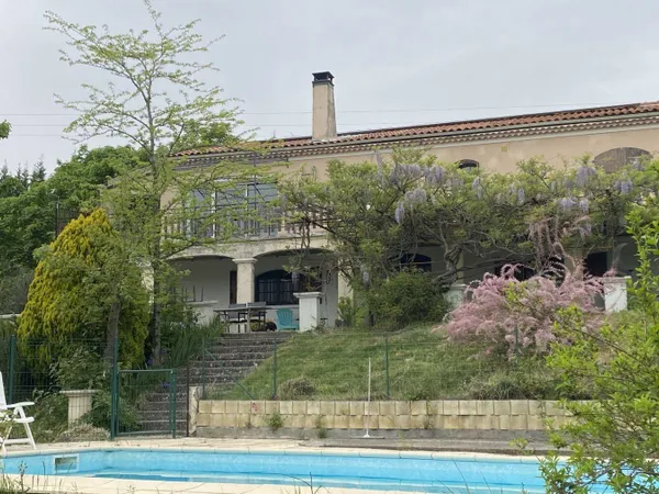Villa 4 pièces 360 m² 