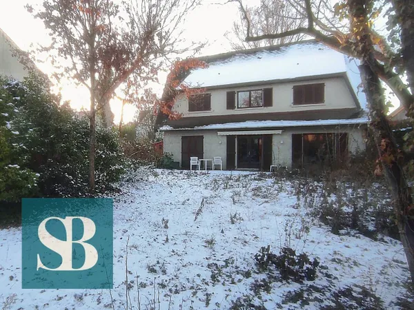Maison 8 pièces 144 m² 