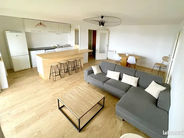 Beau T2 dans RENNES / Vue imprenable / Grand balcon / Place de parking sécurisée 