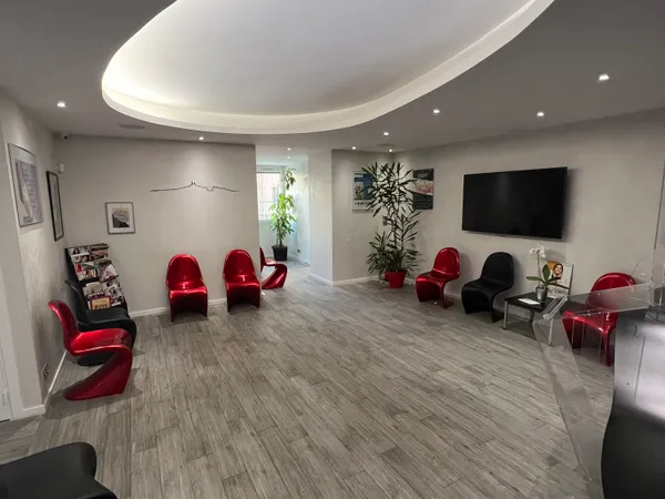 A VENDRE - LOCAL COMMERCIAL 295 m² - MARSEILLE 8e TURCAT MERY 