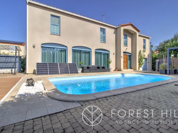 Belle maison 4 faces avec piscine 