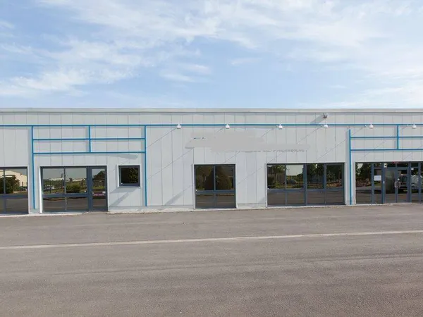 Local d'activité 728 m² 