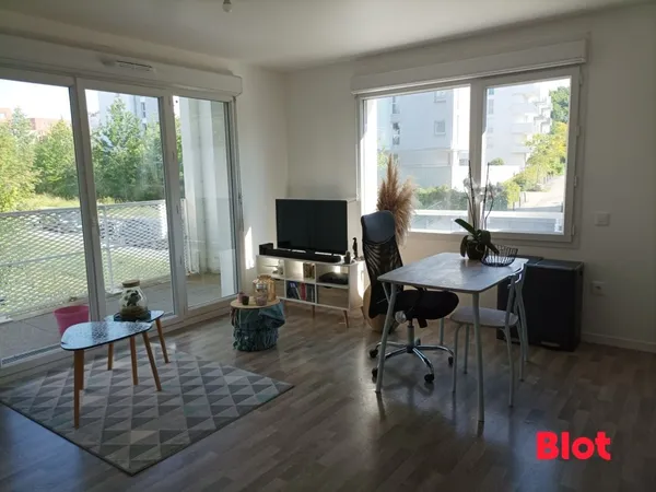A LOUER / RENNES BEAUREGARD - TYPE 2 - 39.56M² - 610€ CC- BALCON, CAVE & PARKING 