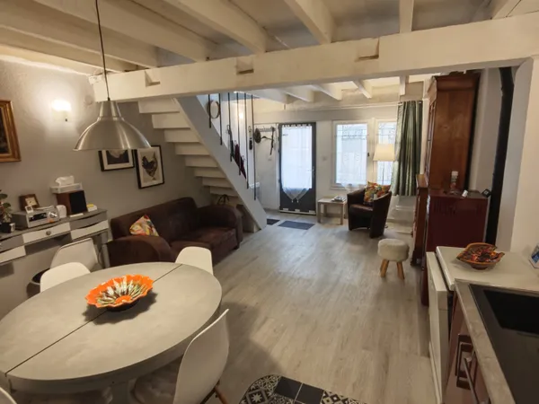 Maison rénovée avec charme dans un village paisible 