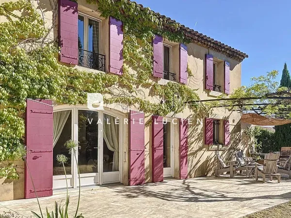 Maison Traditionnelle à Eygalières avec terrain à bâtir détachable 