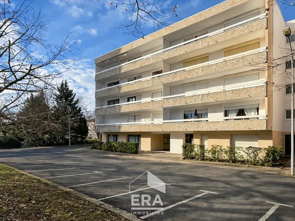 Spacieux T2 lumineux avec balcon et vue dégagée et tram à pied 