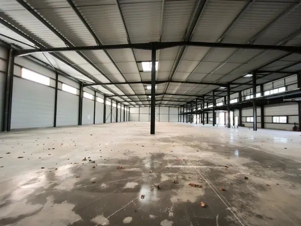 Local d'activité à partir de 299m² vendre à Moisselles 
