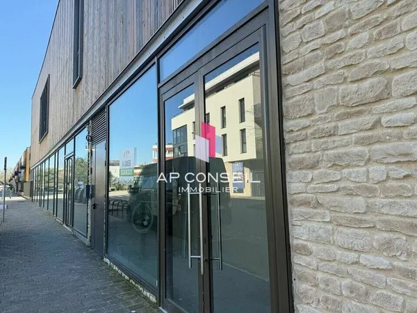Local commercial 741 m² 