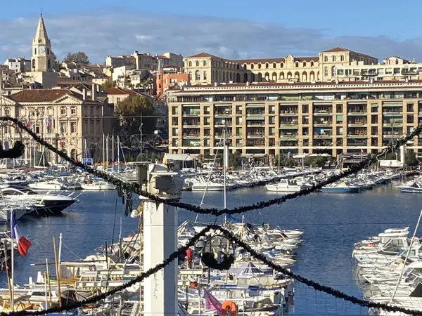 Marseille Vieux-Port Adresse prestigieuse avec vue imprena 