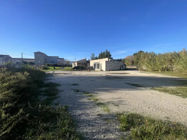 A VENDRE ALES TERRAIN +MAISON + BATIMENT 