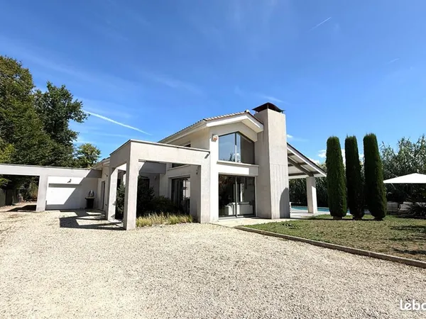 Maison 7 pièces 270 m² 