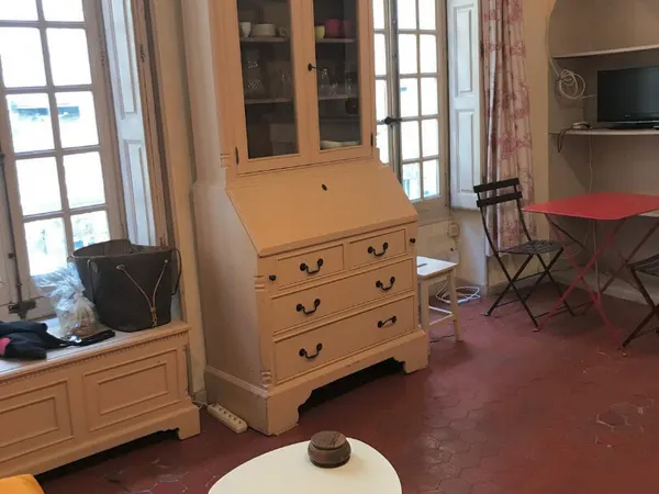 AVIGNON INTRA MUROS STUDIO AVEC CACHET 