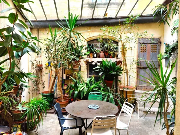 Authentique maison arlésienne avec atelier, patio et terrasse 
