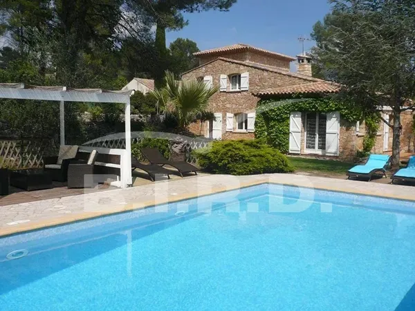 Bastide en pierres à 30min des plages 