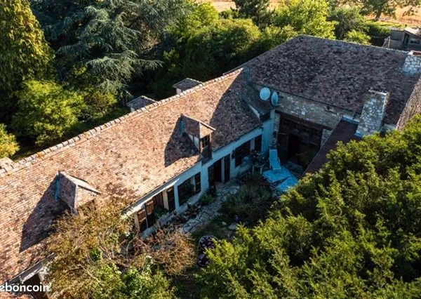 Propriété 5 pièces 238 m² 