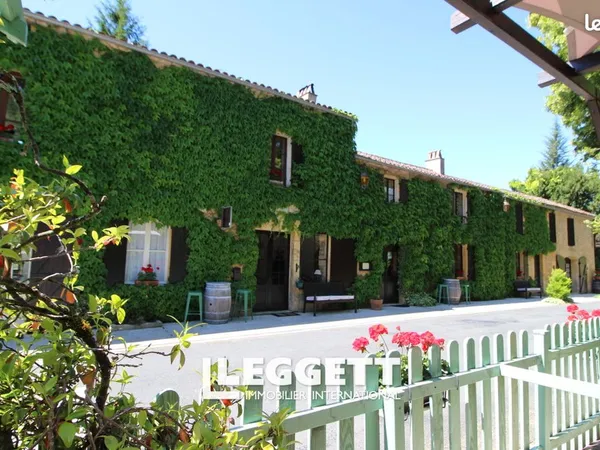 Maison 30 pièces 411 m² 