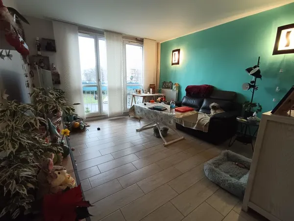 Très Bel Appartement Entièrement Rénové Proche Université et Gare RER 