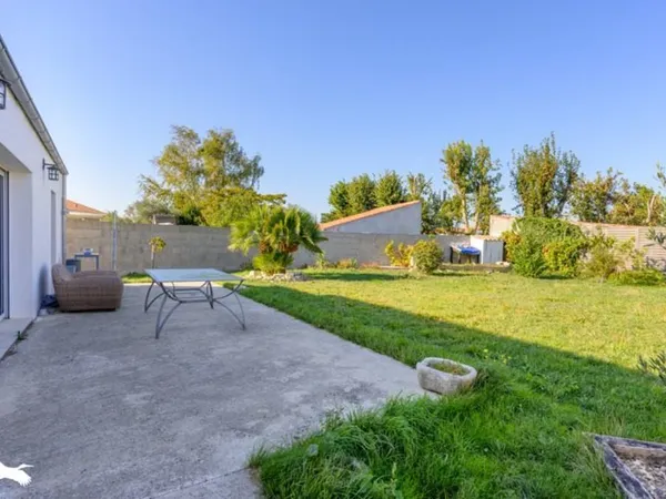 Maison en pierre de 4 pièces principales 