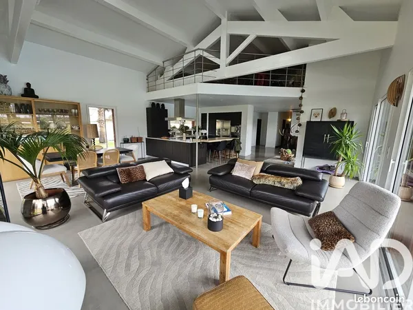 Propriété 5 pièces 251 m² 
