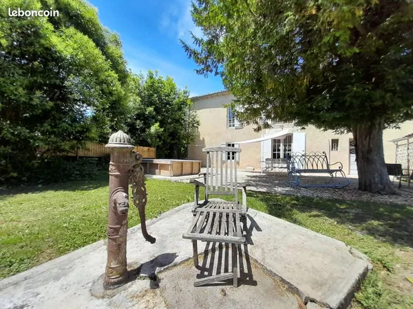 Maison 8 pièces 303 m² 