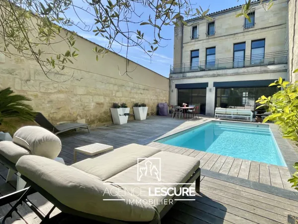 Quartier St Genès - Hôtel Particulier de plus de 300 m2 avec 6 c 