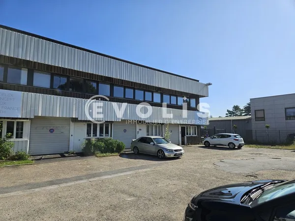 Bureaux - A LOUER - 220 m² non divisibles 