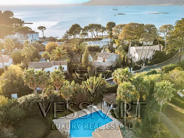 Villa provençale dâexception au cÅur du Cap dâAntibes 