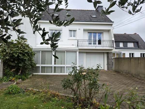 MAISON FAMILIALE 4 CHAMBRES AVEC JARDIN CLOS PONTIVY (56) BR 