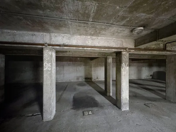 Place de stationnement souterrain - 10 m2 - RESIDENCE SECURISEE - SECTEUR ARTEM - GENERAL LECLERC 