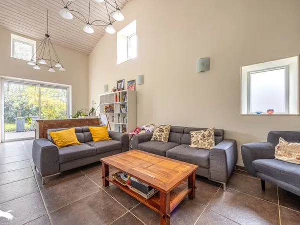 Maison en pierre de 8 pièces principales 