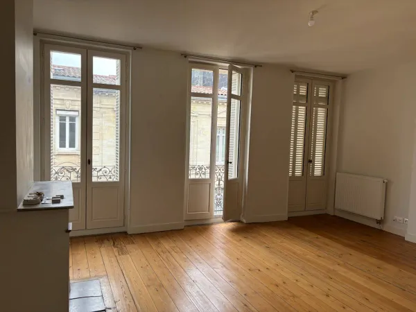 Loue T3 meublé de plus de 80m² avec grande cave - Bordeaux 