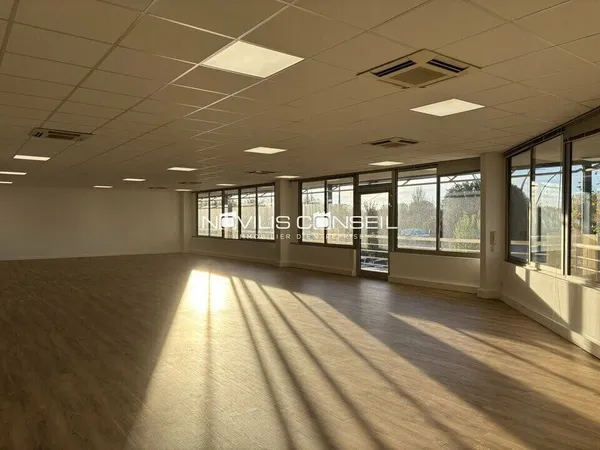 Bureaux 185 m² 