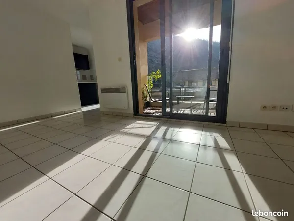 Appartement T2 46m2 parking couvert 