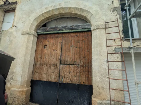 Remise de 77 m2 avec fosse à vidange VINASSAN - Domaine de S 
