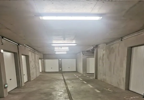 Garage électrifié Place/Stockages Rgts Idéal deux roues