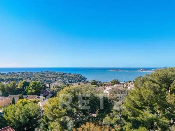 Sanary - Terrain plat 690 m² constructible - PC Villa 170 m² 