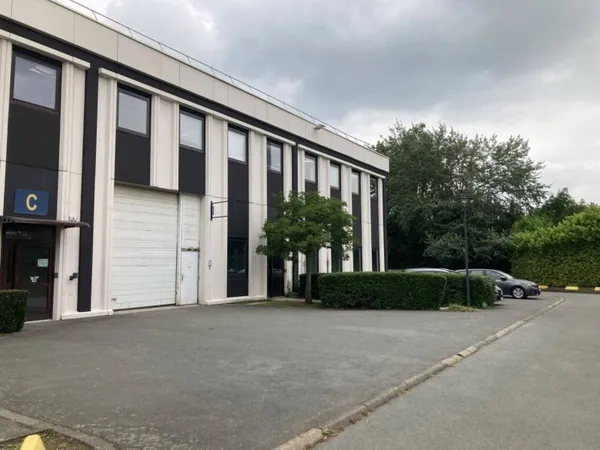 Entrepôt 2049 m²