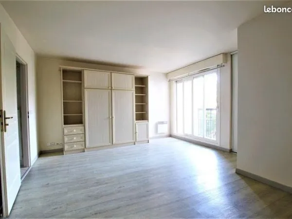 Studio 1 pièce 35 m² 