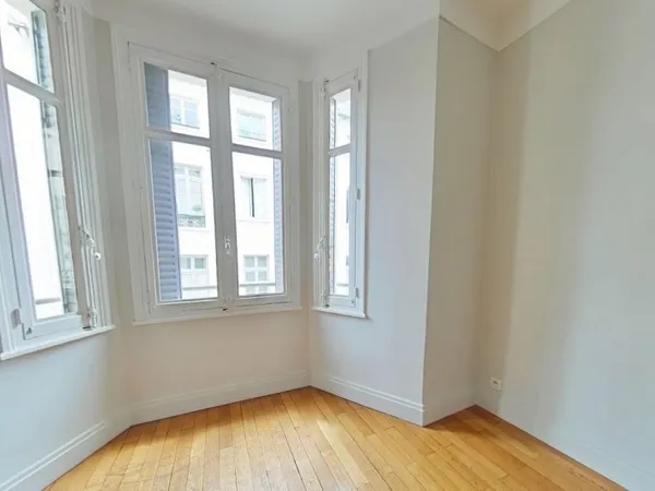 APPARTEMENT T3 - LYON 2EME 