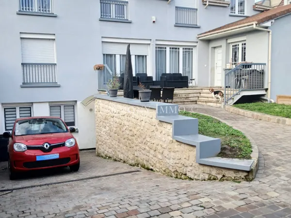 Grande maison familiale avec jardin et espaces indépendants 