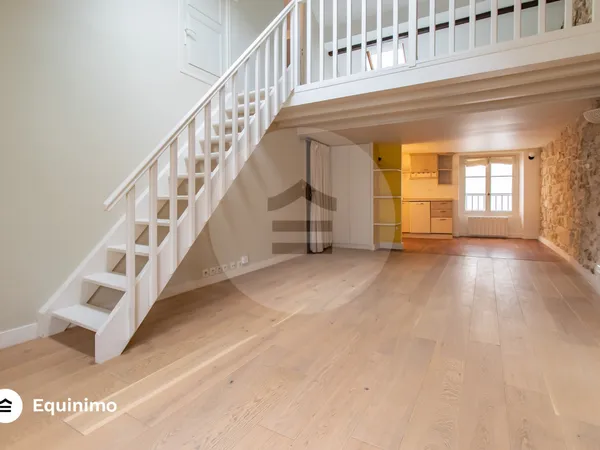 Duplex de 71m2, en bon état général et au dernier étage, sit 